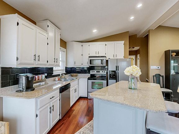 5th image of 583 Cambridge Shores Dr