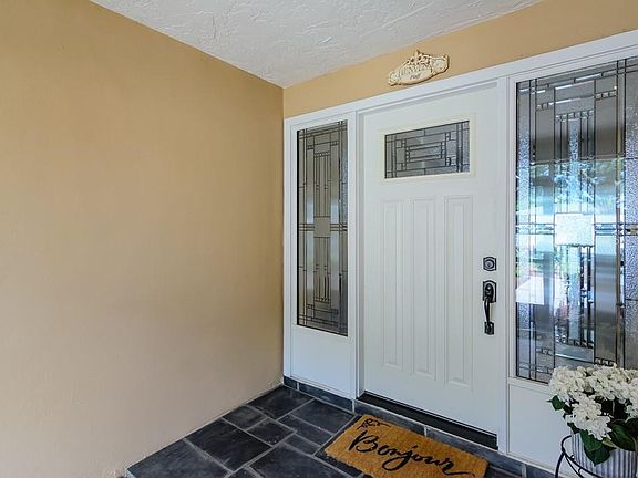 3rd image of 2546 Bramblewood Dr W