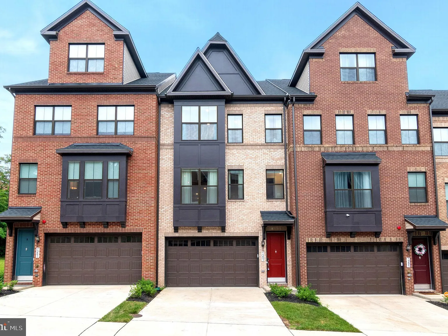 3 bed, 4.0 bath, 2240 sqft, $4,800 — Photo 1