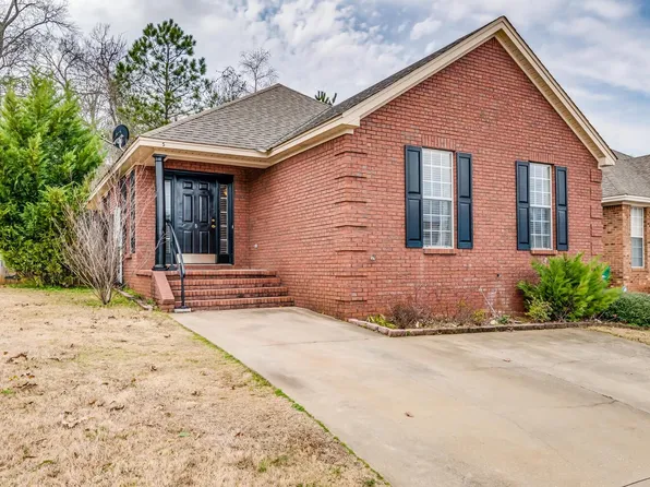 5 Ridgeview Dr, Millbrook, AL 36054