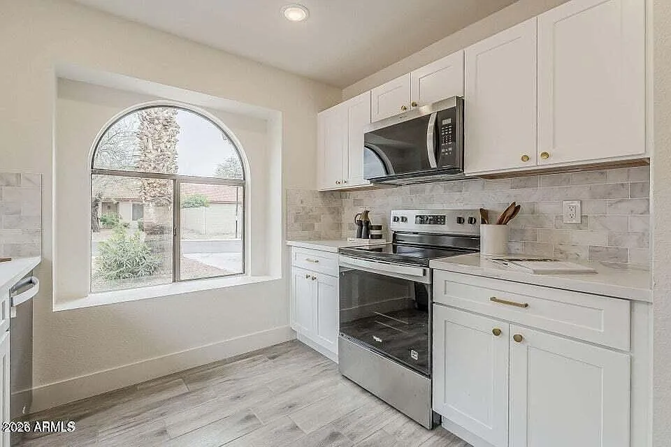 3 bed, 2.0 bath, 1396 sqft, $1,800 — Photo 1