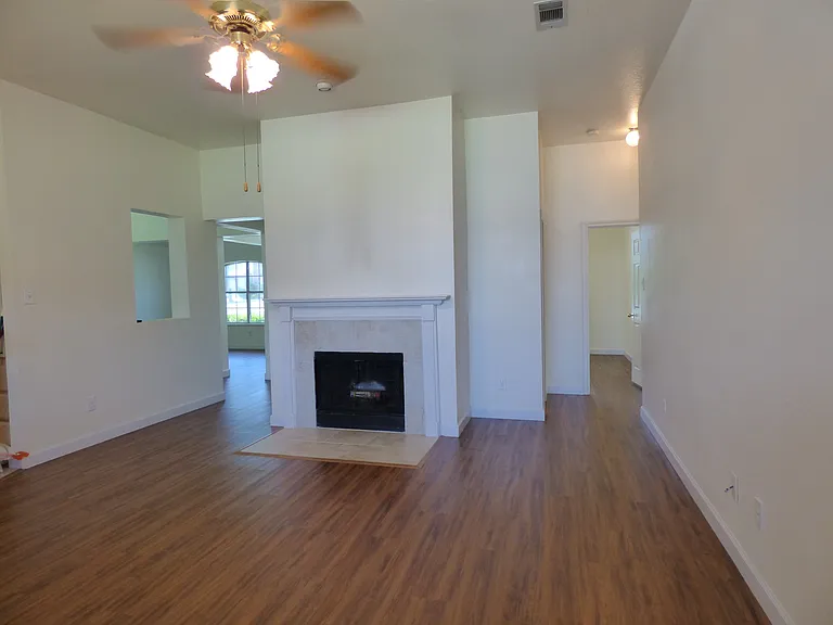 3904 Valez Dr — Photo 7
