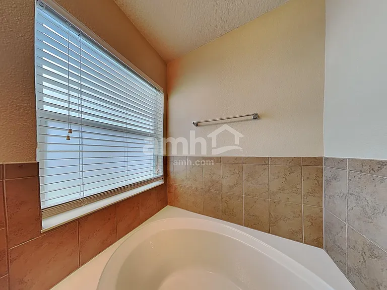 915 Branchwood Way — Photo 12