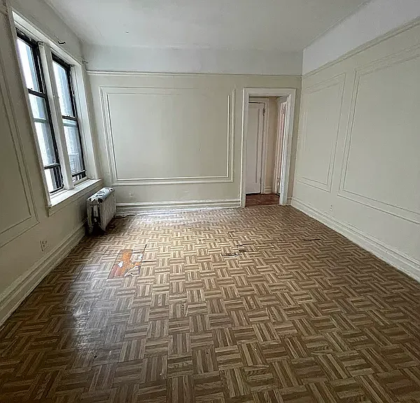 2069 E 12th St #5 — Photo 1