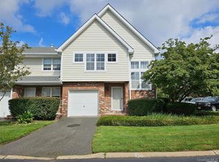 41 Maple Wing Blvd, Central Islip, NY 11722