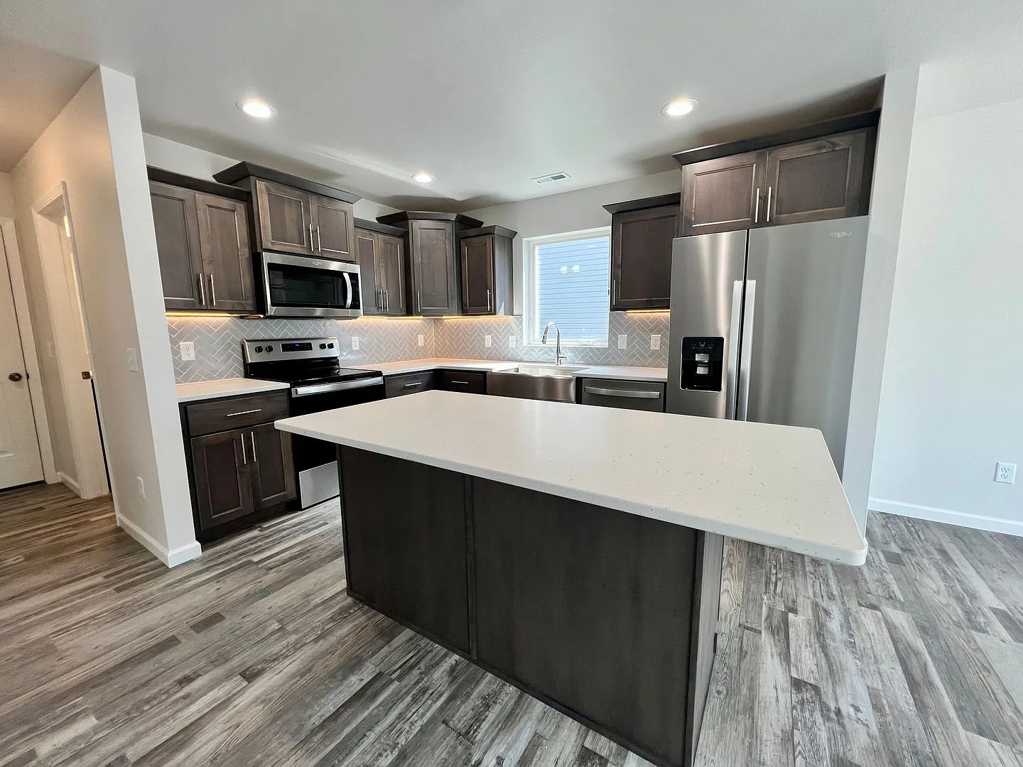 4 Bed | 2 Bath | 2 Stall Garage | Single Family Home — Photo 2