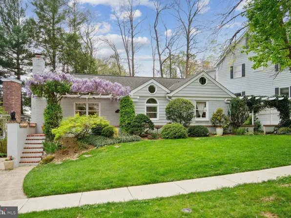 5117 Lawton Dr, Bethesda, MD 20816