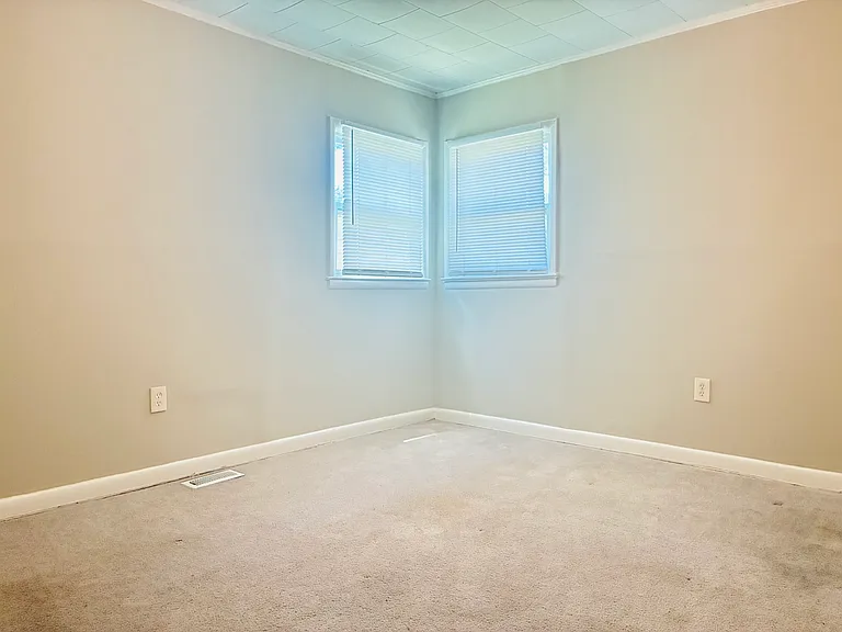 313 E Gibbs St — Photo 15