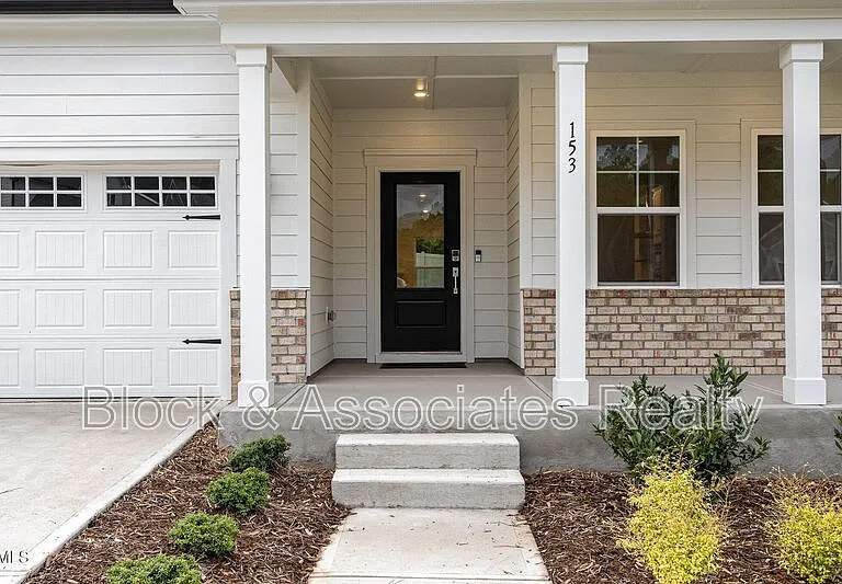 153 Hickory Grove Dr — Photo 2