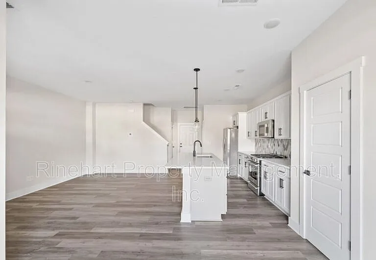 648 Melville Dr — Photo 11