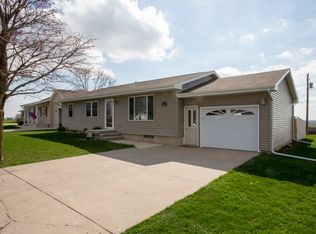 1021 Dorothy Ave, Parkersburg, IA 50665