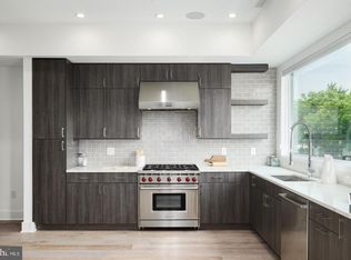 142 S Front St, Philadelphia, PA 19106