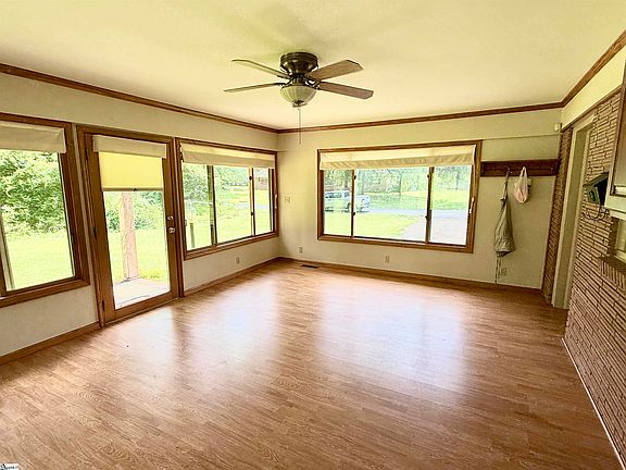 3rd image of 105 Ansel Dr