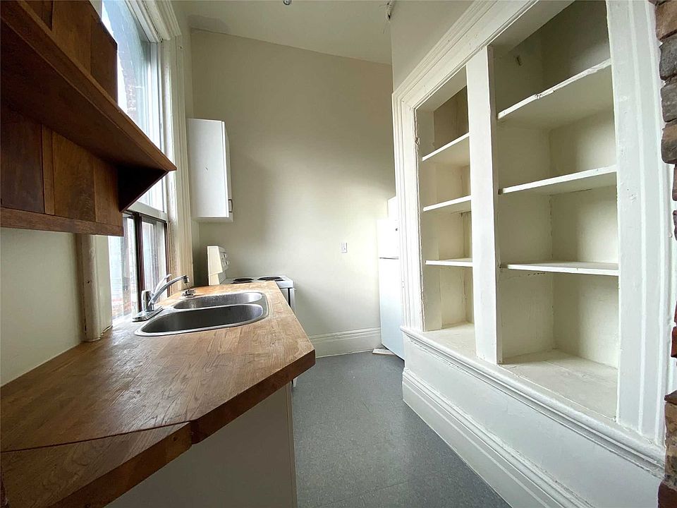 2nd image of 271 Dunn Ave #4