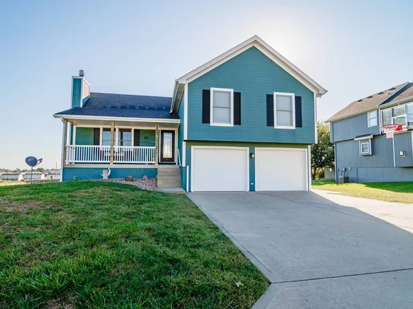 812 Rosewood Dr, Cameron, MO 64429