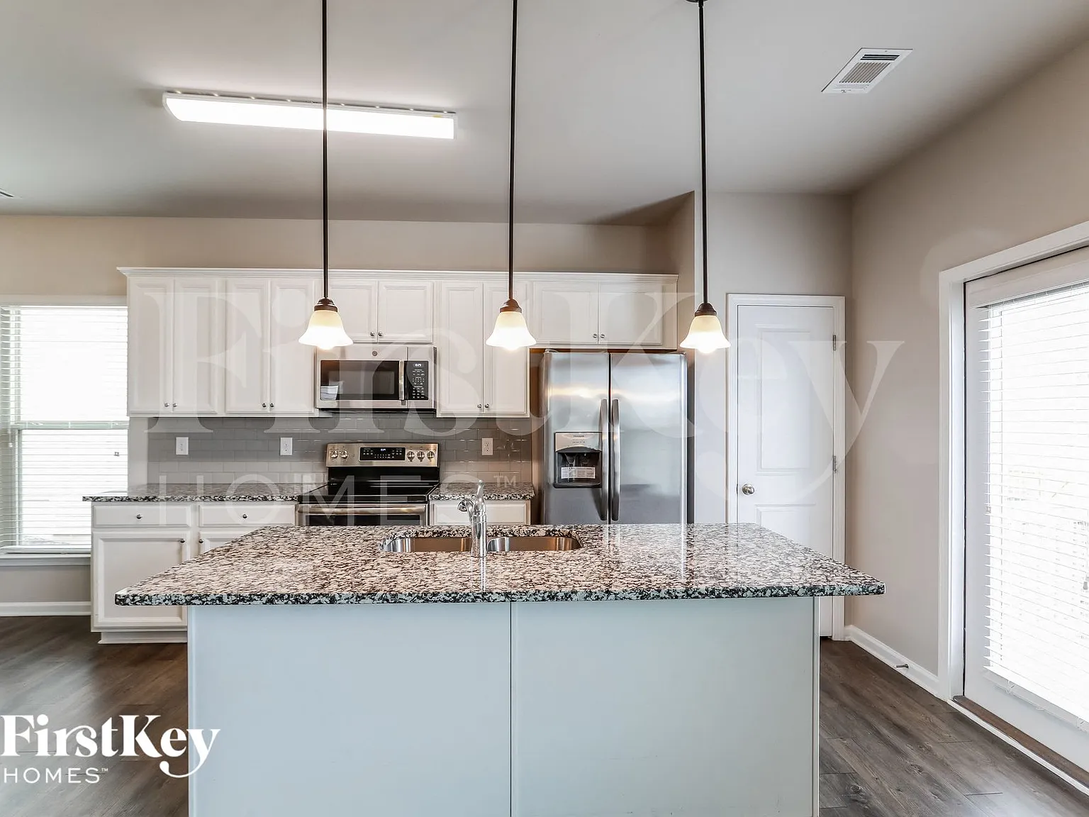 3 bed, 2.5 bath, 2056 sqft, $2,610 — Photo 4