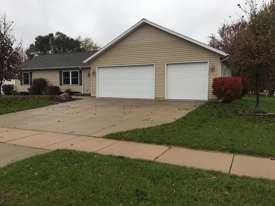 Front of house, 3 car garage