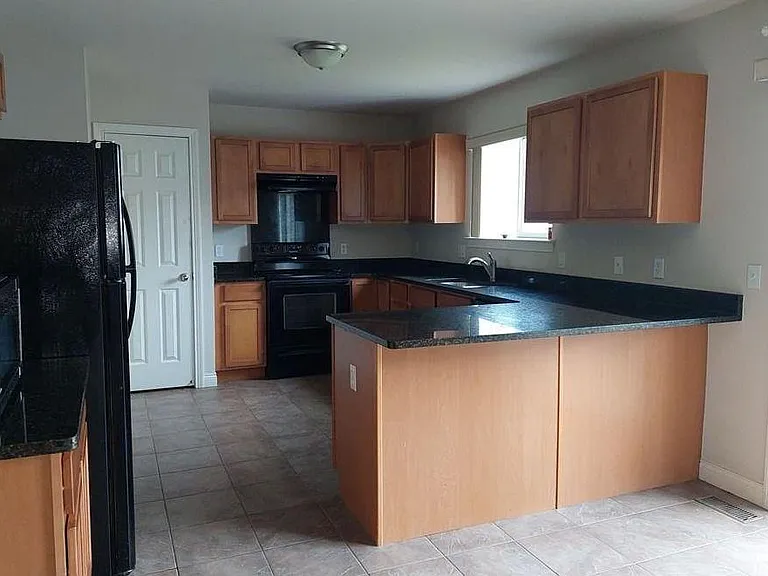 1115 Birchwood Dr — Photo 6
