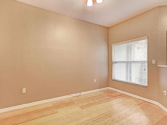 5th image of 175 Lake Monterey Cir