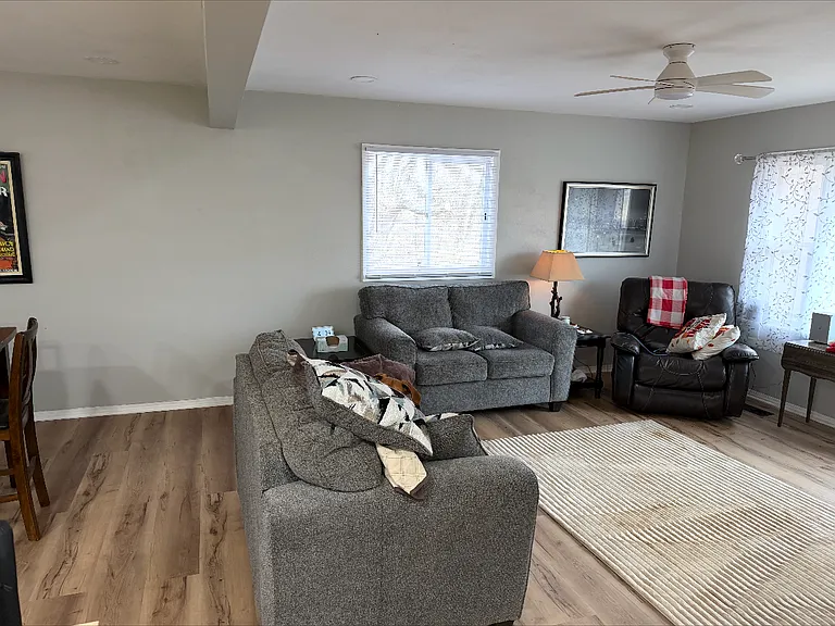 7902 S Cameron Ln — Photo 3