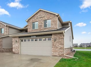 2342 E Plank Cir #B, Appleton, WI 54915