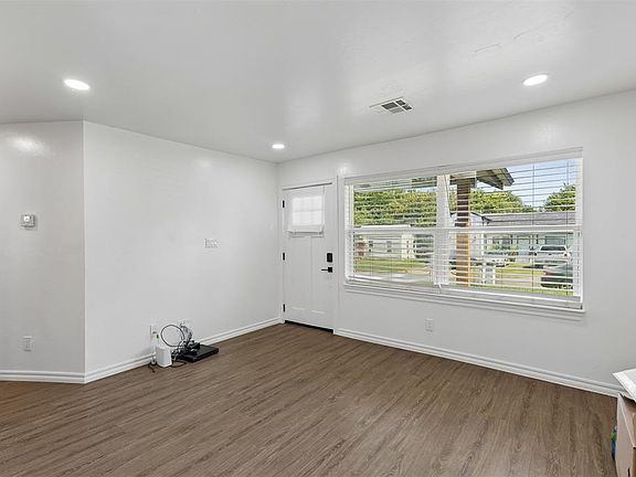 3rd image of 1436 SW 34th St