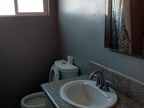 Bathroom_2_bedroom_apartment_for_rent_Las_Vegas_Apt4