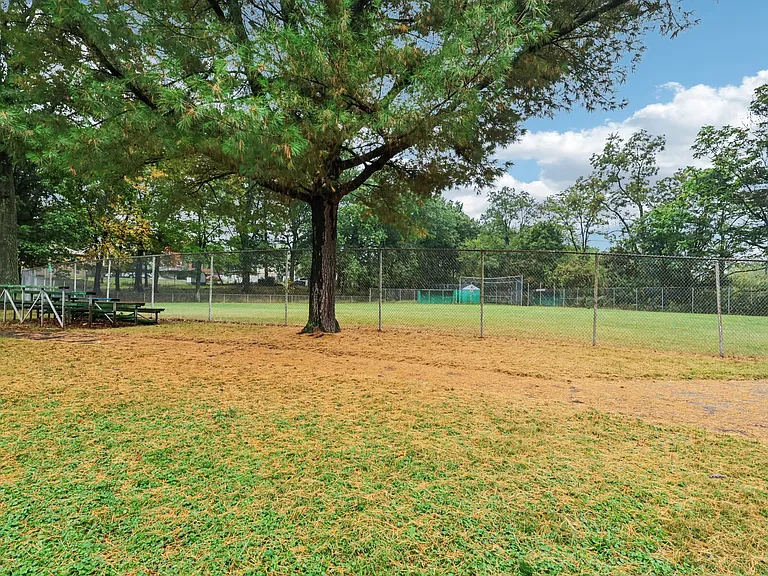 Hep Park Village — Photo 34