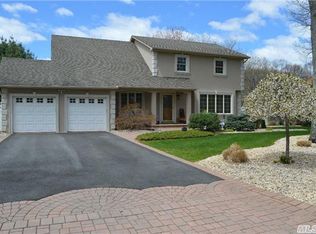 14 Oxford Dr, Port Jefferson Station, NY 11776