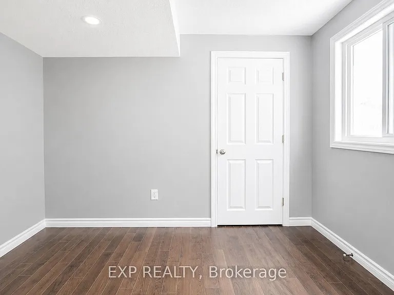 304 Lemon Grass Cres #LOWER — Photo 7