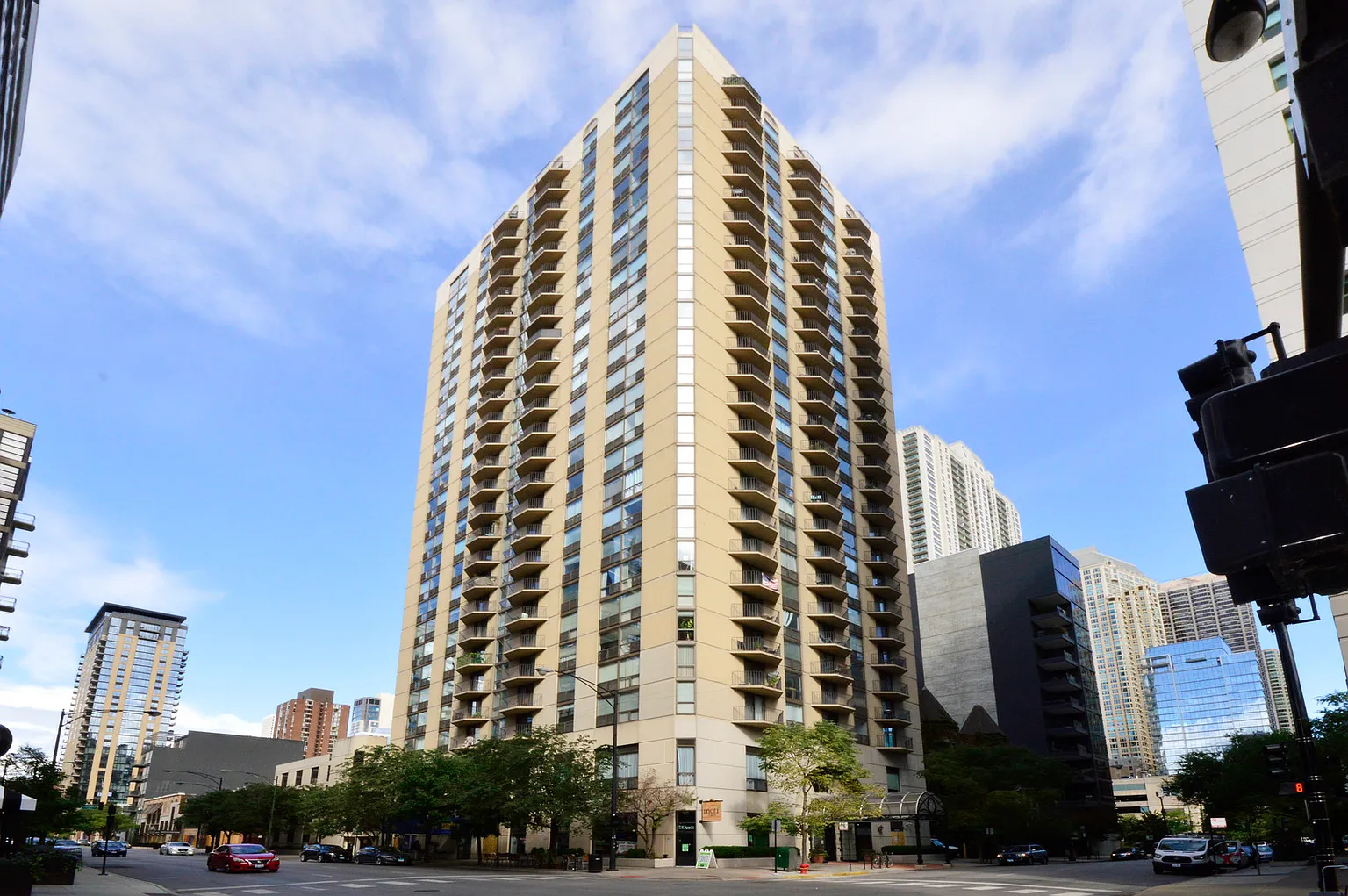 70 W Huron St APT 308 photo 1