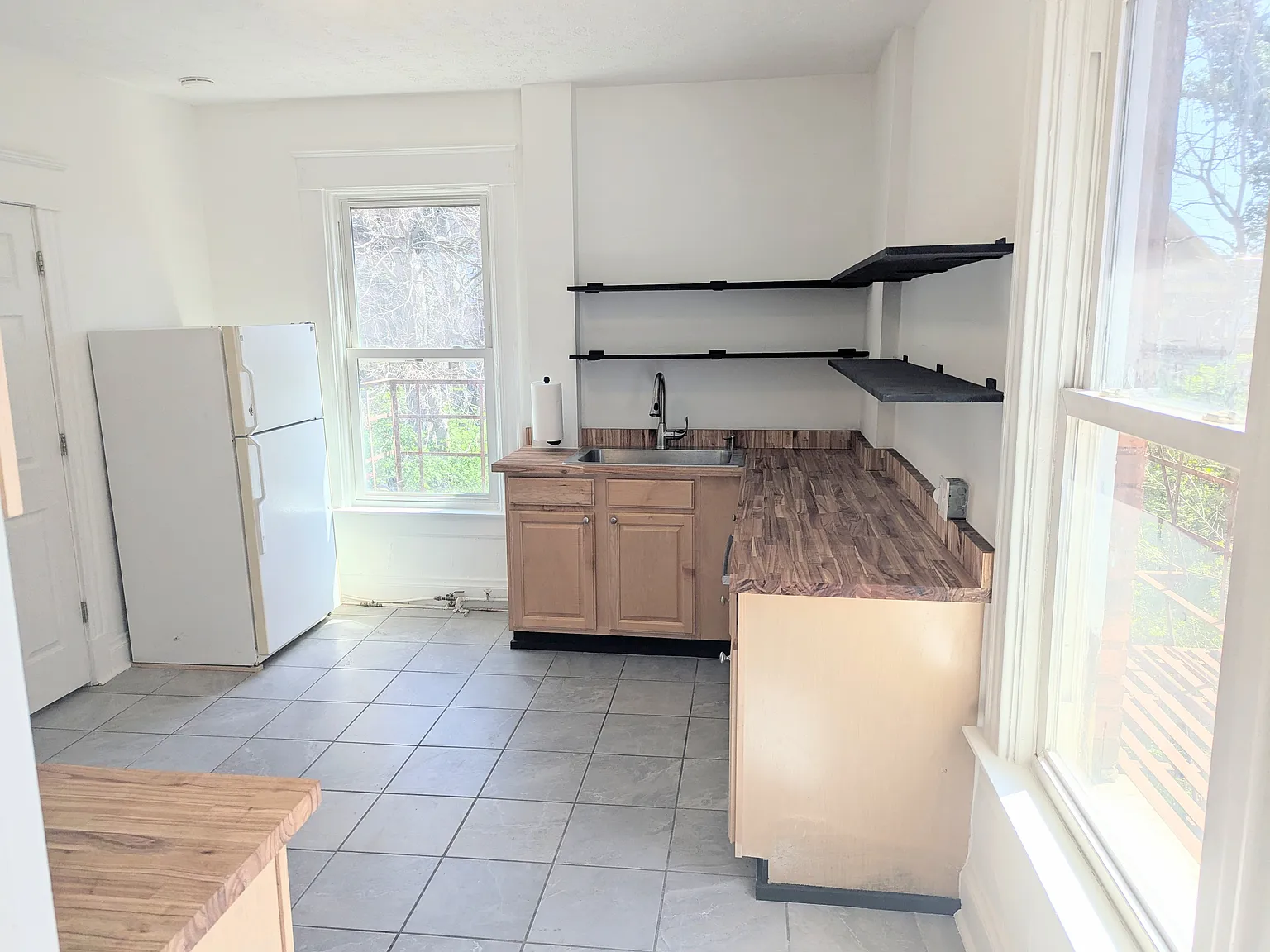 2 bed, 1000 sqft, $1,450 — Photo 2