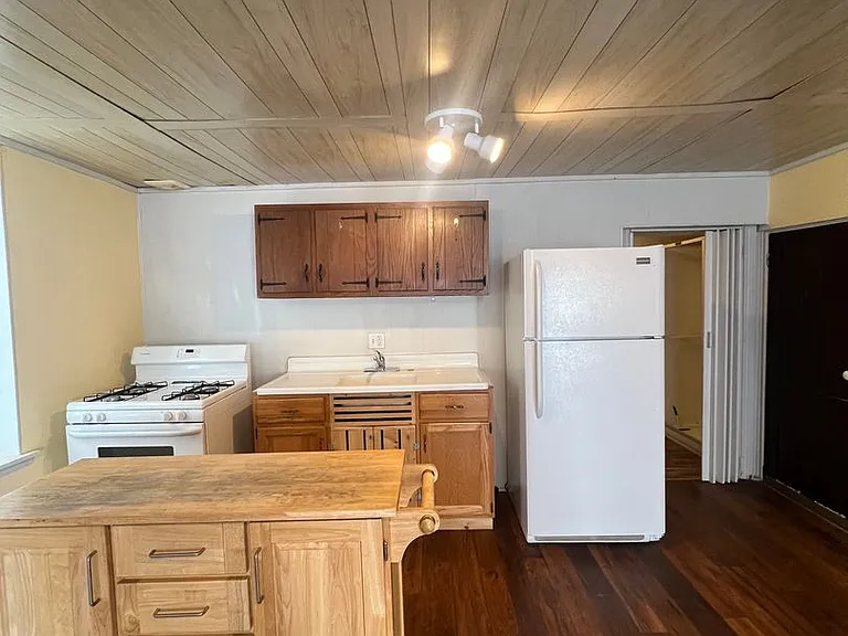 642-644 Walnut St — Photo 2