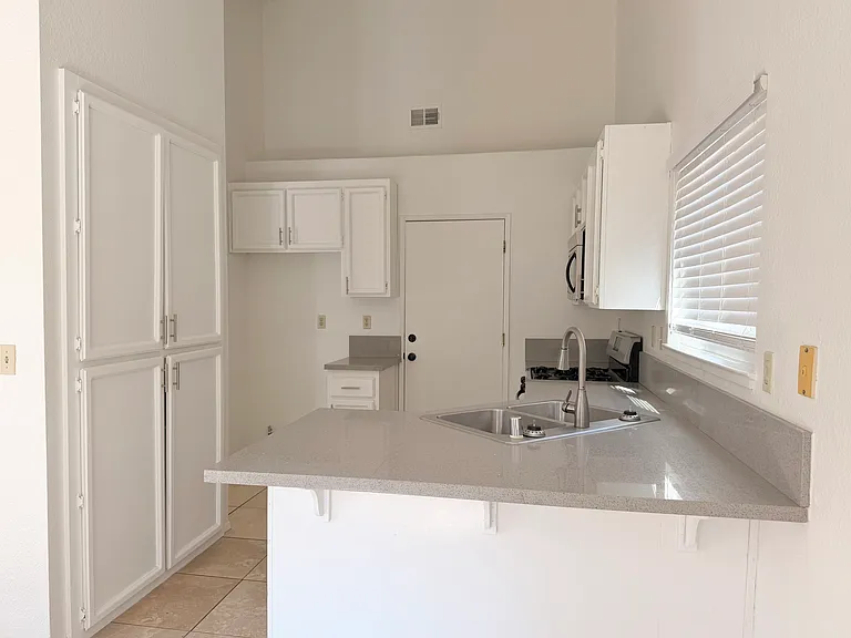 950 Spyglass Ct — Photo 1
