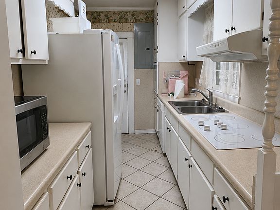 3rd image of 229 Cobb St