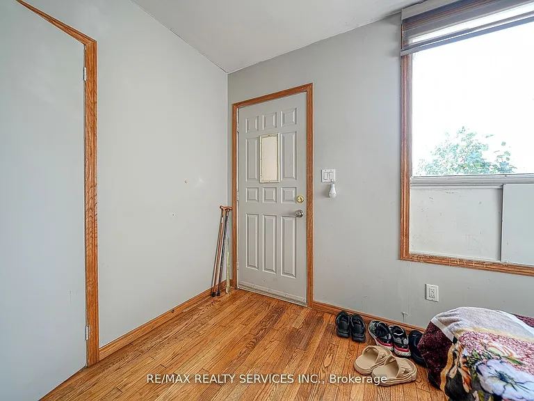 24 Norlan Ave — Photo 7
