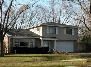 30 Ellendale Rd, Deerfield, IL 60015