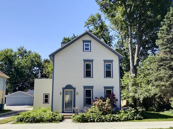 510 1st St, La Porte, IN 46350