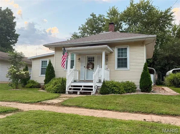 723 E Main St, Greenville, IL 62246