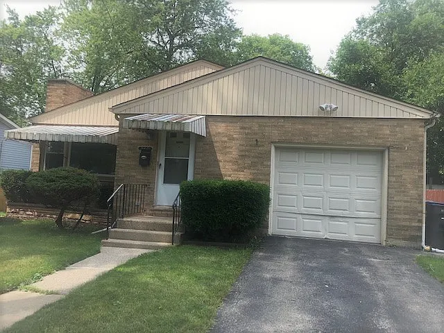 960 Lorraine Ave photo 1