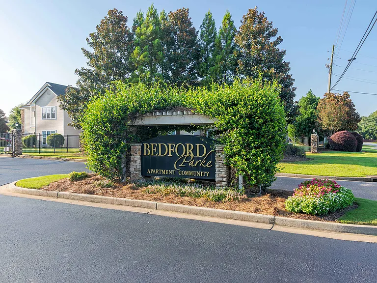 Bedford Parke Apartments — Photo 19