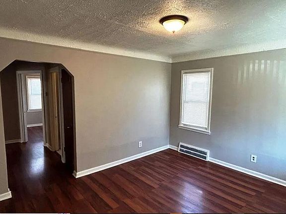2nd image of 26688 Dartmouth St