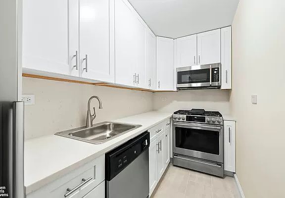 2nd image of 165 W 66th St APT 11U