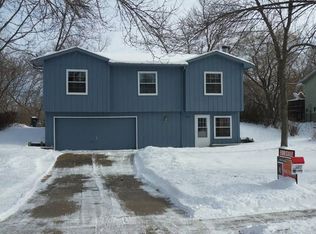 2901 Hiawatha Rd, Cedar Falls, IA 50613