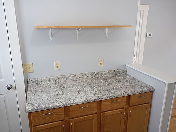 4th image of 464 Elgin Ct