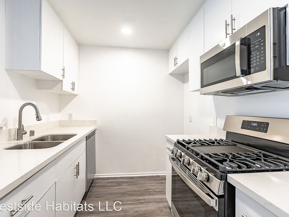 1st image of 314 S Manhattan Pl #10290866