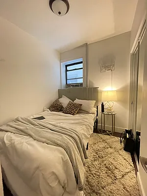 Rented by KNOCKKNOCK LLC | media 18