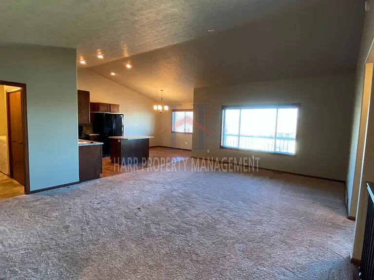 3210 E 3rd St — Photo 28