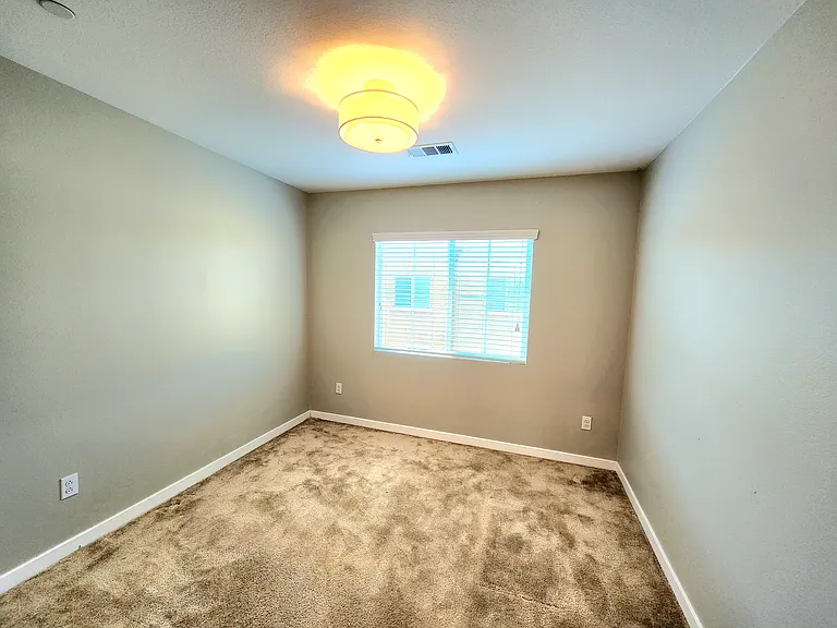 996 Newberry Ln — Photo 31