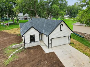 111 Elm St, De Soto, IA 50069